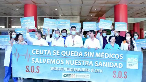M&eacute;dicos concentraci&oacute;n huelga hospital INGESA