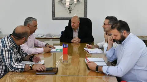Juan Guti&eacute;rrez, durante un encuentro con los representantes de la AECC