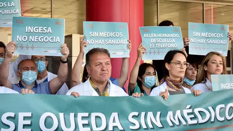 M&eacute;dicos concentraci&oacute;n huelga hospital INGESA