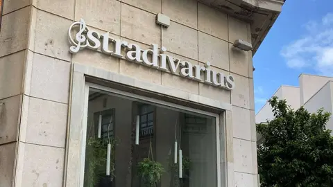 Stradivarius del paseo del Revell&iacute;n