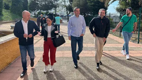 Juan Guti&eacute;rrez y su comitiva, durante una visita a Parques de Ceuta