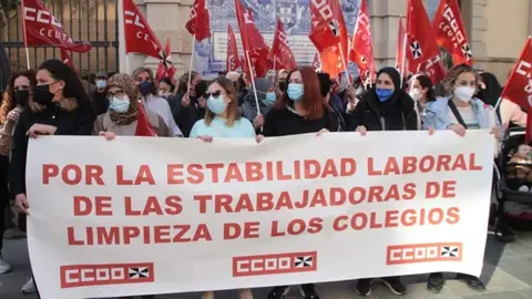 Concentraci&oacute;n de trabajadoras de la limpieza de los colegios