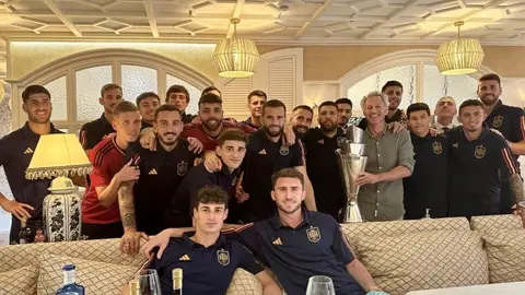 La plantilla de la Selecci&oacute;n Espa&ntilde;ola, celebrando la conquista de la Nations League en el Bugao de Madrid