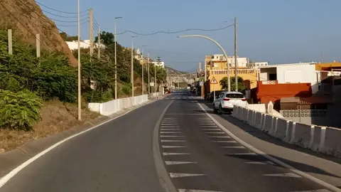 La carretera de Benz&uacute;, a la altura de la traves&iacute;a que divide la pedan&iacute;a