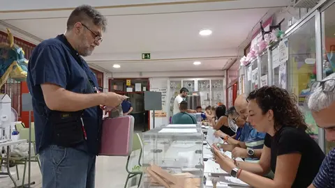 Antonio Nepomuceno, ejerciendo su derecho a voto