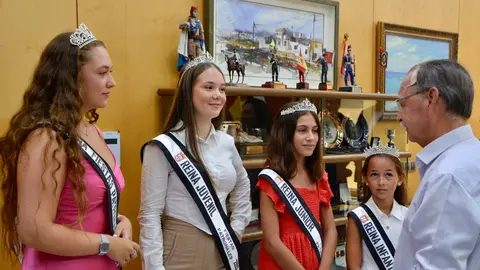 Vivas recepci&oacute;n reinas feria 2023 ayuntamiento