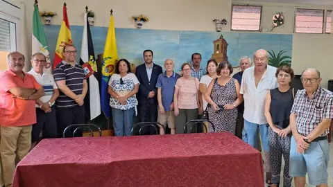 Un grupo de socios de la Casa de Ceuta en Algeciras, durante la celebraci&oacute;n del D&iacute;a de la Autonom&iacute;a de 2023