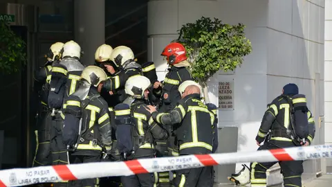 Incendio hotel tryp puerta de &aacute;frica 2023 bomberos fuego