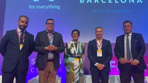 Kissy Chandiramani y varios empresarios, durante el 'SBC Summit' de 2023