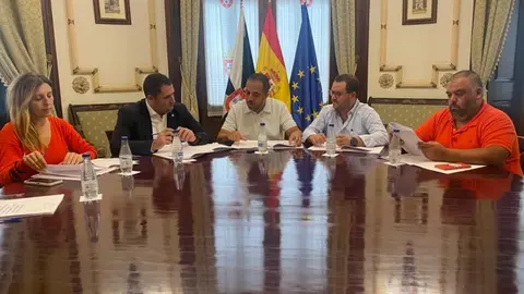 Reuni&oacute;n entre Alejandro Ram&iacute;rez y Cristina Zafra con la Asociaci&oacute;n Profesional del Taxi