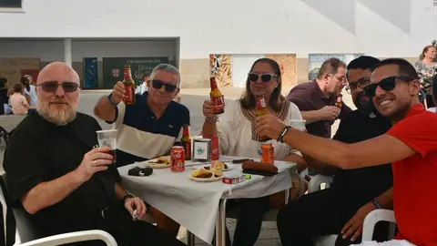 Gran Verbena del Pilar 2023 Revell&iacute;n tapeo Cofrad&iacute;a Santa Teresa JMJ papa j&oacute;venes