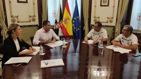 Reuni&oacute;n entre Alejandro Ram&iacute;rez y Cristina Zafra con la Asociaci&oacute;n de Asalariados del Taxi