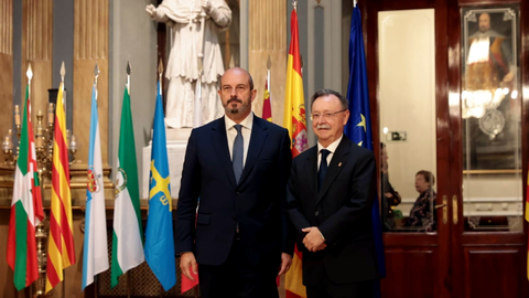  El presidente de la Ciudad a su llegada al Senado / Ciudad Aut&oacute;noma de Ceuta 