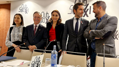  Vivas durante su participaci&oacute;n en el coloquio del Club Siglo XXI / Laura Ortiz 