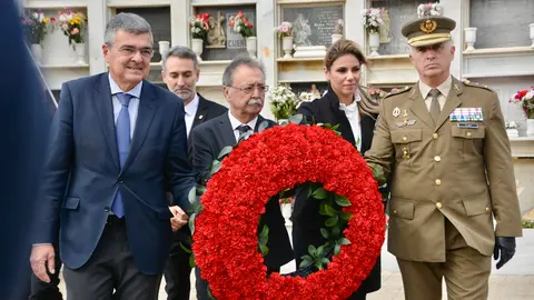 Homenaje ca&iacute;dos d&iacute;a muertos difuntos cementerio santa catalina ej&eacute;rcito militares vivas