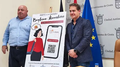 Nicola Cecchi y Karim Bulaix durante la presentaci&oacute;n de la campa&ntilde;a de BuyBonos