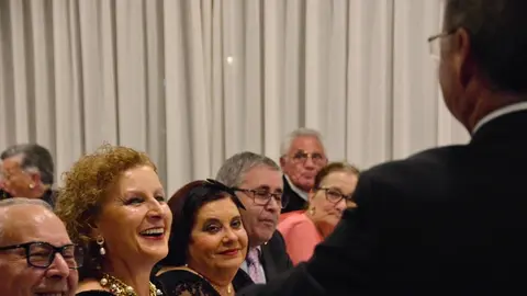 Mayores cena navidad parador muralla servicios sociales 2023