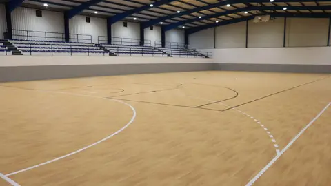 Interior del Pabell&oacute;n Santa Amelia / RFFCE
