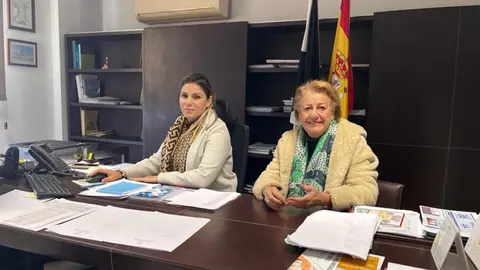 Nabila Benzina y Rebeca Benarroch, durante una reuni&oacute;n telem&aacute;tica del Pleno del Consejo Interterritorial de Salud