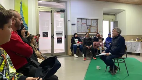 Un instante de la charla de Juan Carlos L&oacute;pez a los padres, en el 50 aniversario del Instituto de Idiomas de Ceuta.