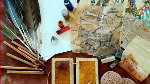 taller escritura antigua creativa plumas pergaminos