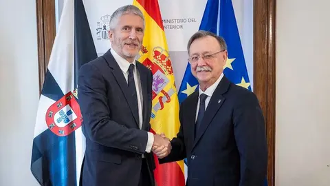 Por la izquierda, Fernando Grande-Marlaska y Juan Vivas, este martes, en Madrid.