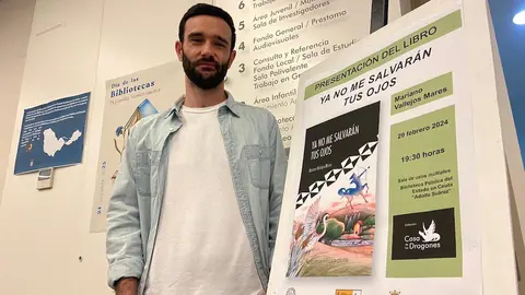 Mariano Vallejos durante la presentaci&oacute;n de su libro, en la Biblioteca P&uacute;blica Adolfo Su&aacute;rez.