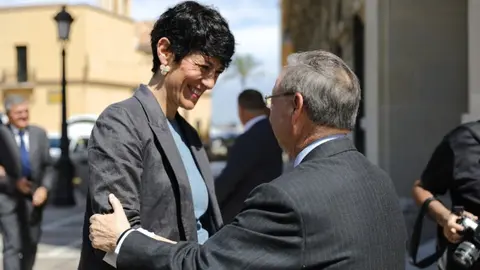 Elma Saiz y Juan Vivas, a las puertas del Palacio Auton&oacute;mico