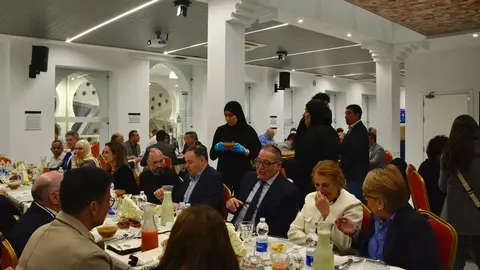 Iftar institucional 2024 ramad&aacute;n ruptura de ayuno estaci&oacute;n ferrocarril
