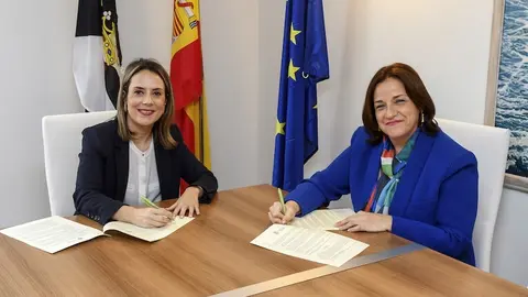 Momento de la firma del convenio con la Cofrad&iacute;a de la V&iacute;rgen de &Aacute;frica.