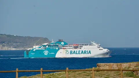 Bale&agrave;ria barco ferry estrecho Bahama Mama