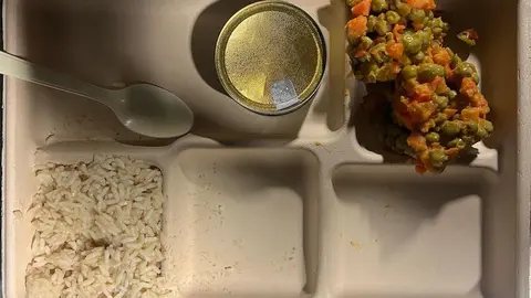 Una de las raciones de comida.