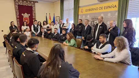 Cristina P&eacute;rez junto a los participantes del Spain Skills 2024