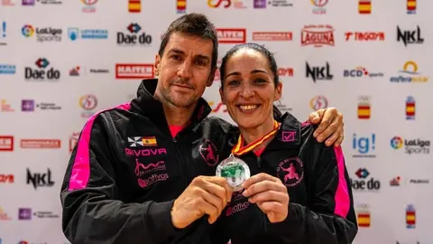 Cristina Moreno, del Club Sepai, con su medalla de plata