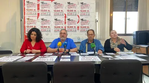 Por la izquierda, Claudia Gonz&aacute;lez, Emilio Postigo, Juan Carlos P&eacute;rez y Yolanda Aparicio, durante la presentaci&oacute;n de la manifestaci&oacute;n del 1 de mayo.