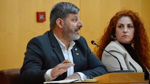 Mohamed Mustafa durante una sesi&oacute;n plenaria.