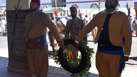 La visita de la ministra Margarita Robles y el emotivo homenaje de Regulares al cabo Palacios
