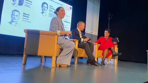 Un momento de la mesa redonda con Manuel G&oacute;mez y Kissy Chandiramani en el Forbes Summit Reinventing Ceuta.