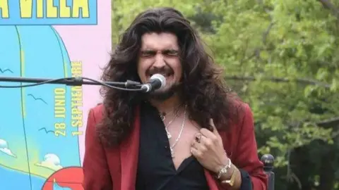 Israel Fern&aacute;ndez, durante un recital