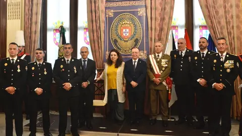 Polic&iacute;a local San Urbano patr&oacute;n medallas placas