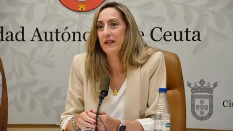 Araceli Garc&iacute;a presentaci&oacute;n campa&ntilde;a verano ICD carrera nocturna San Juan 2024