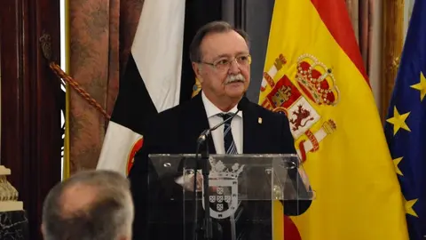Hermandad de Guardias Civiles, Descendientes y Amigos de los Regulares El &Aacute;ngulo nombramiento Juan Vivas presidente de honor