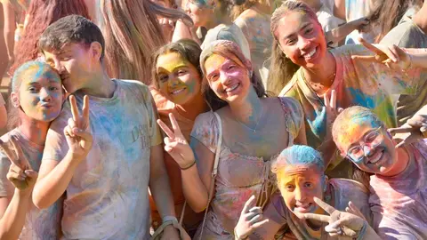 Holi festival colores comunidad hind&uacute; 2024