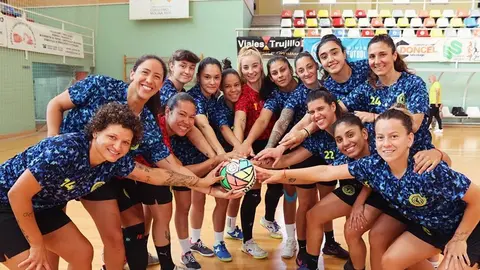 La plantilla del CD Camoens, antes de un partido oficial