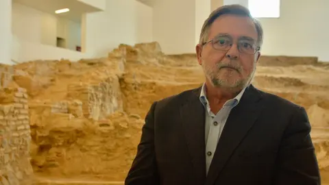 Jos&eacute; Calvo Poyato escritor historiador club de lectura biblioteca p&uacute;blica 2024