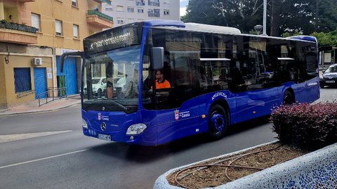 Un autob&uacute;s.