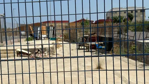 El espacio en el que descansan los trabajadores de Obimace en el pol&iacute;gono del Tarajal