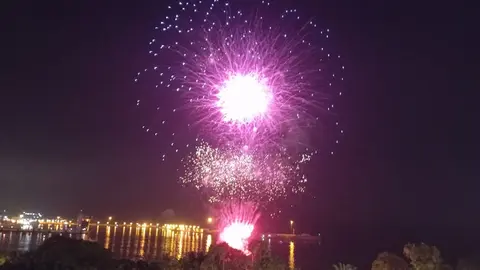  Fuegos artificiales que marcan el fin de la Feria (C.A.) 