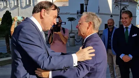 Juan Vivas Pedro J. Ram&iacute;rez saludo II Foro Econ&oacute;mico Espa&ntilde;ol