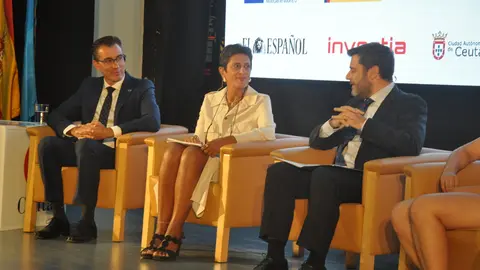  Kissy Chandiramani y Joaqu&iacute;n Segovia, durante la mesa que ha tratado el tema de los n&oacute;madas digitales (P. Mat&eacute;s) 